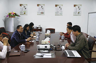 Kang Zhuan, subdirector de la Comisión Municipal de Economía y Tecnología de la Información de Zhoushan ...