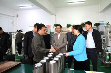 Zhuang Jiyan, Secretario del Comité del Distrito de Dinghai de la ciudad de Zhoushan, y su séquito visitaron Zhejiang Yuanbang